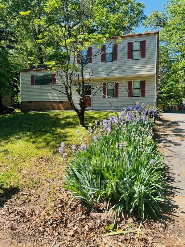 Primary Photo - 9330 Lost Forest Dr