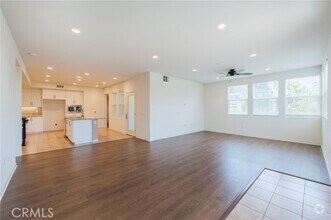 Building Photo - 1100 Epic