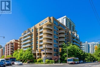 Building Photo - 245-245 Davisville Ave