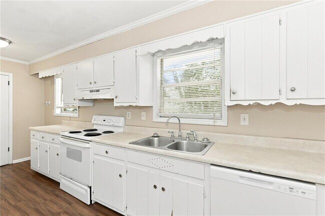 Building Photo - 2909 Briarwood Blvd