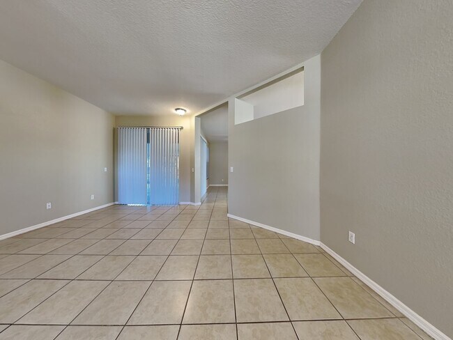 Foto del edificio - 2808 Spring Meadow Dr