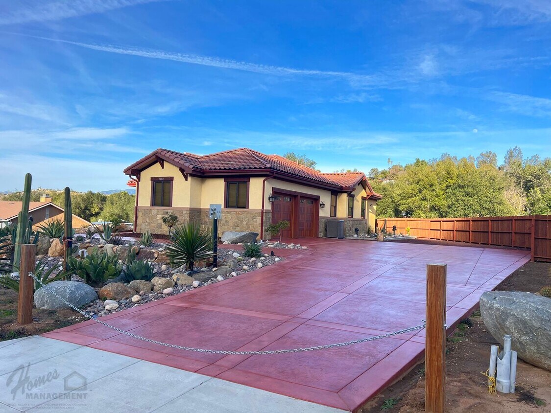 Foto principal - Homes Management - Beautiful Home for Rent...