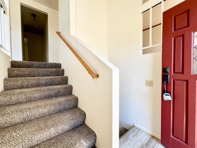 Building Photo - 5 Room, 3 Bath Single-Family Home - BONUS ...