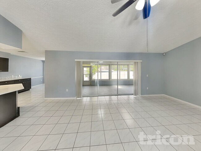 Foto del edificio - 7028 Covewood Dr