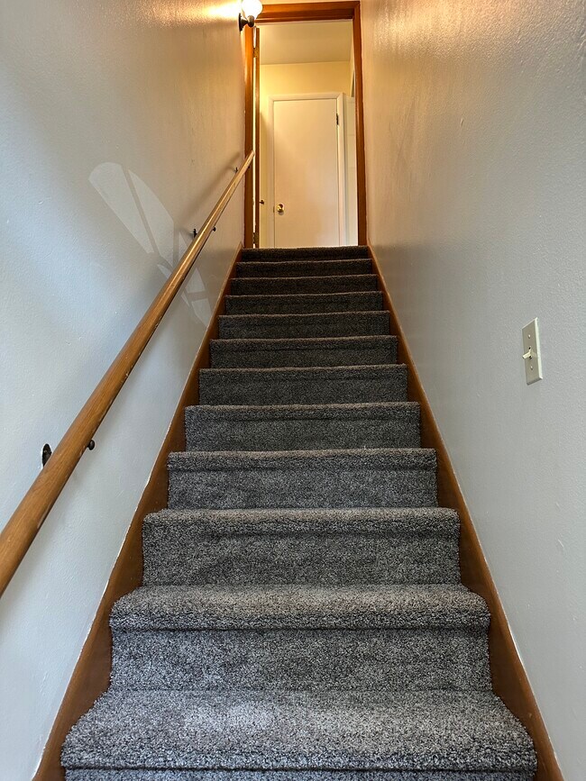 Building Photo - 3934 Clareridge Dr