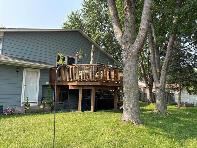 Foto del edificio - 9055 Forestview Ln N
