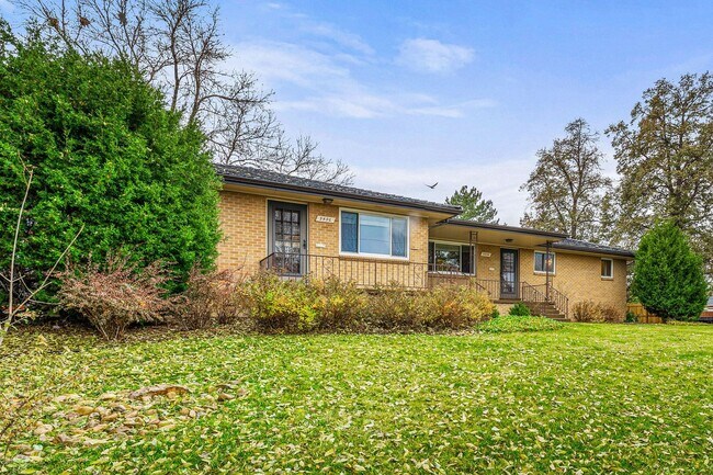 Building Photo - Great Wheat Ridge Location