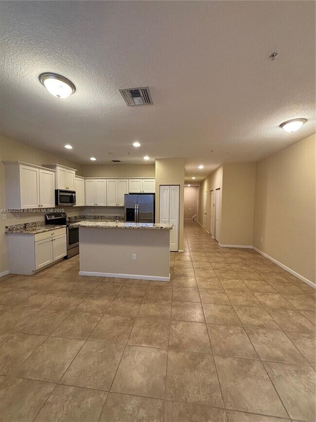Foto del edificio - 290 SW 7th Ct