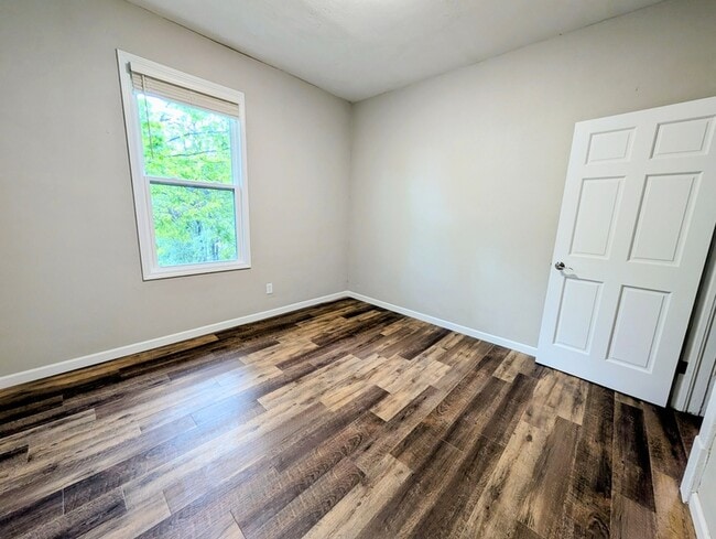 Building Photo - 328 N G St