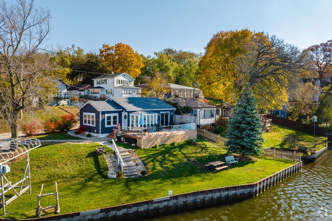 Fox Lake homes sit atop hills that connect to the lakefront.
