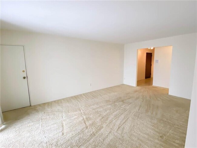 Foto del edificio - 405 Camelot Dr