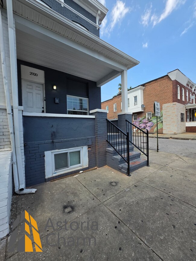Building Photo - Fully Renovated 3 Bed 3 Bath End Unit Rowhome with Den, Ensuite and Finished Basement