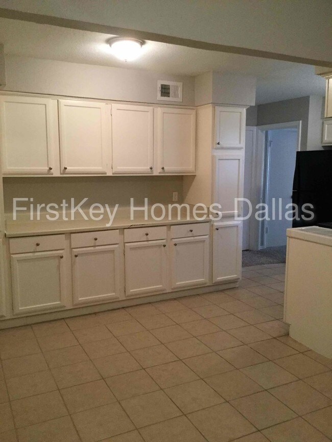 Building Photo - 4123 Vanette Ln