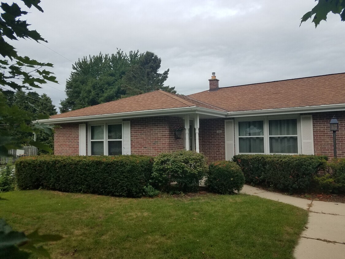 Front View - 1642 Highland Dr