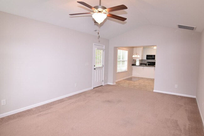 Foto del edificio - One Story Living 3 Bedroom 2 Bath Home