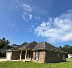 Building Photo - 354 Race Track Rd