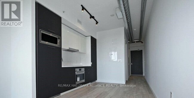 Building Photo - 170-170 Bayview Ave