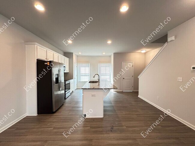 Building Photo - 3637 Hawthorne Terrace