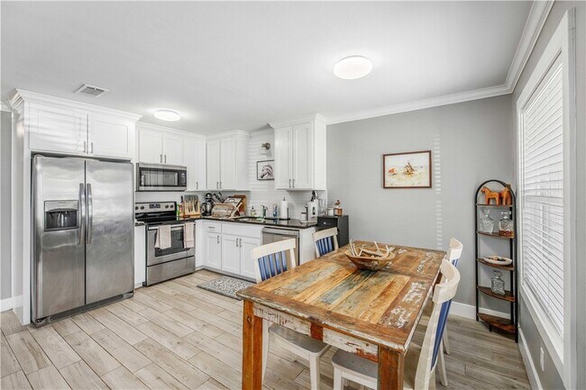 Building Photo - 1211 April Bloom