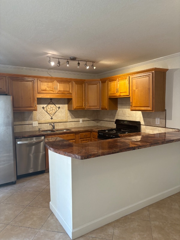 Building Photo - 607 6th Ct