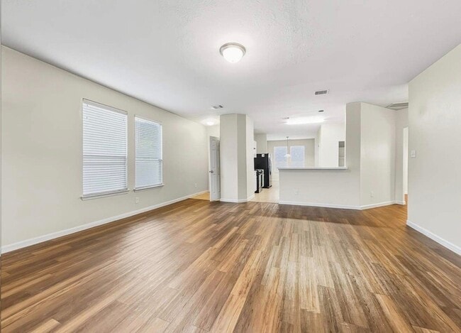 Building Photo - 2060 W Roeser Rd