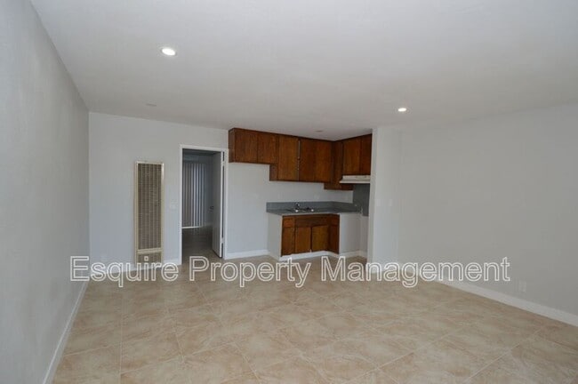 Building Photo - 1834/1840/1850 PERICLES ST