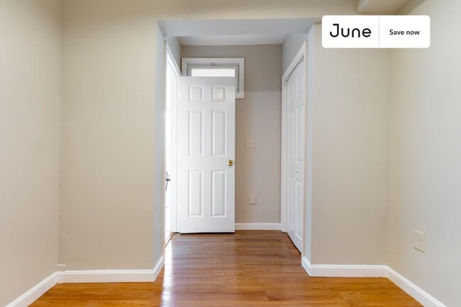 Building Photo - 102 Tyler St