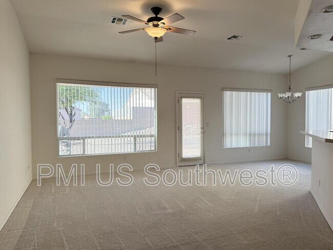 Foto del edificio - 2657 Edgewater Dr