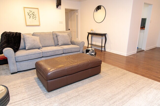 Sala de estar - 11364 Homedale St