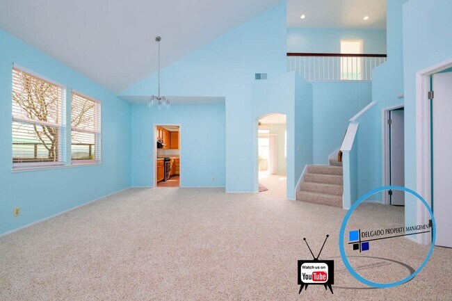 Building Photo - GORGEOUS VIEWS in this must see home!