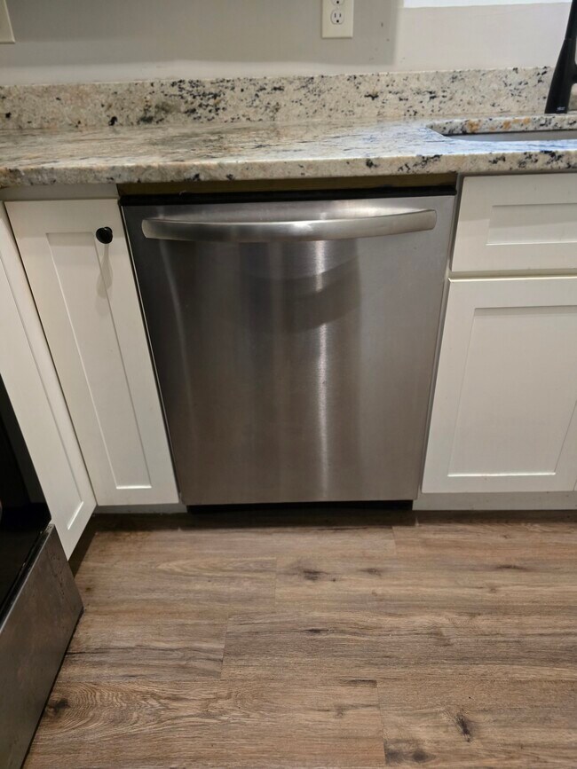 Building Photo - Macon Drive