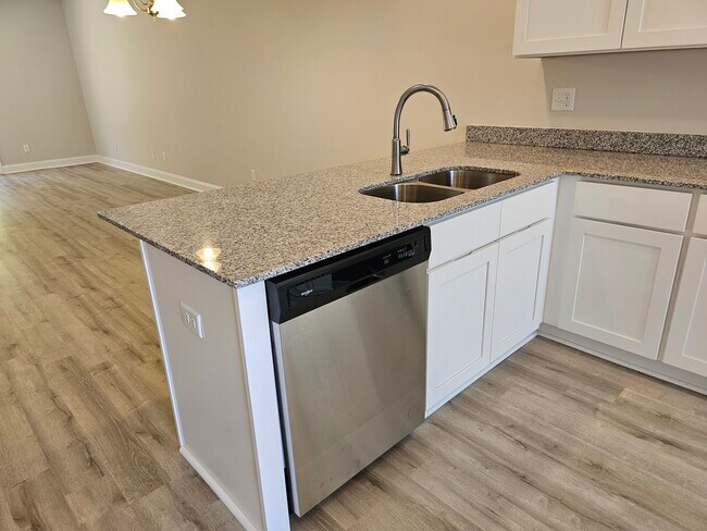 Kitchen - 1227A University Ln