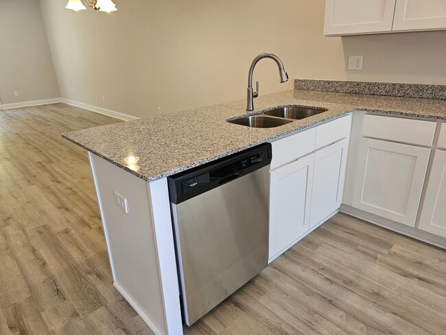 Kitchen - 1227A University Ln