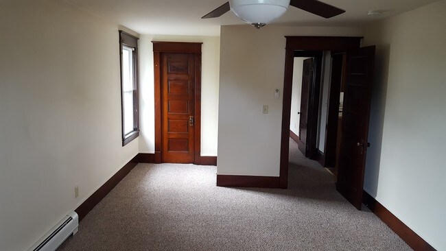 BED1A - 55 E Courtney St