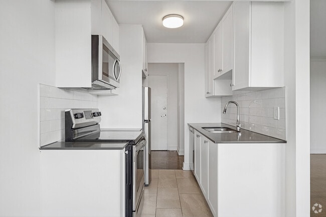 2BR, 1BA - 799SF - Kitchen - 286 Finch Avenue W