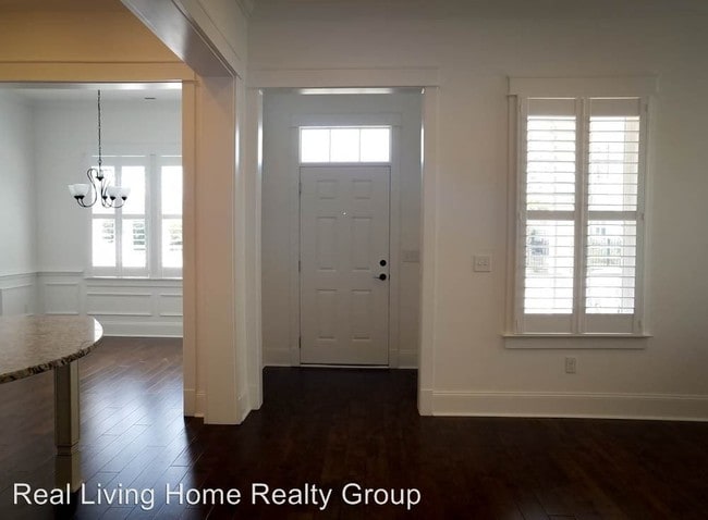 Building Photo - 3 br, 2.5 bath House - 1379 Peterson St.