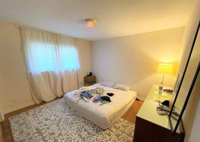 Building Photo - 2 Bed 1 Bath walking distance to downtown Chapel Hill and UNC