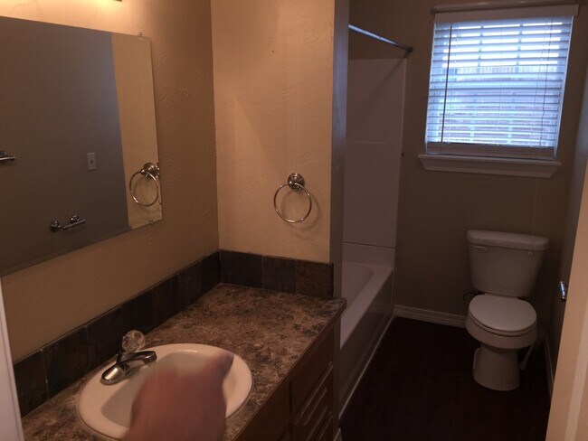 Foto del edificio - Great Location!