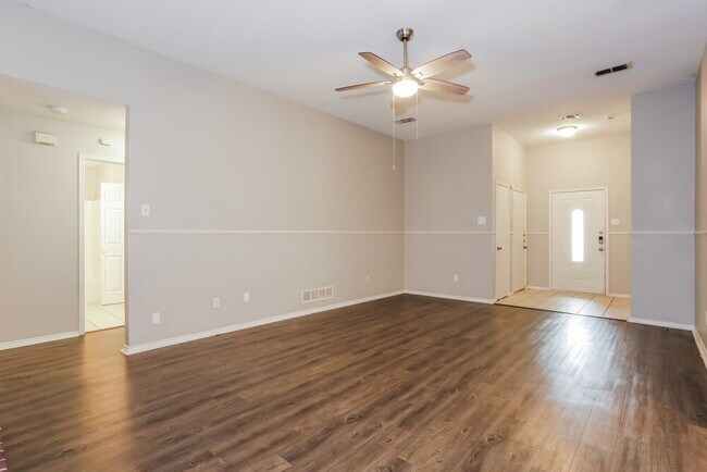 Foto del edificio - 317 Glen Meadow Dr