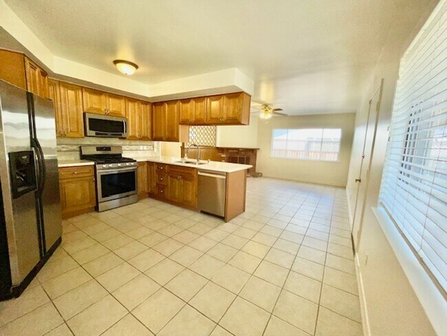 Foto del edificio - Spacious updated home in Hidden Valley nei...