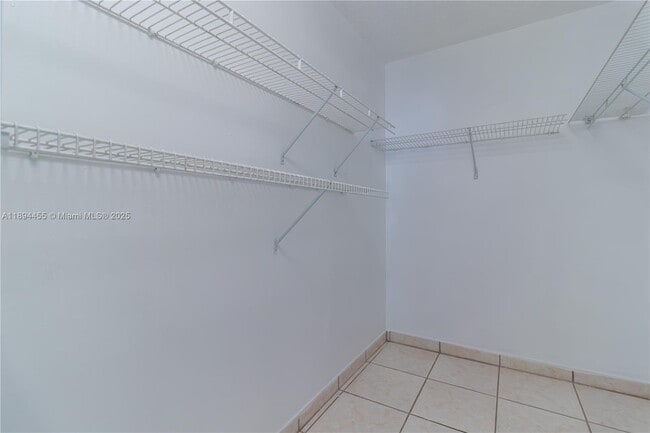 Building Photo - 14611 N Kendall Dr