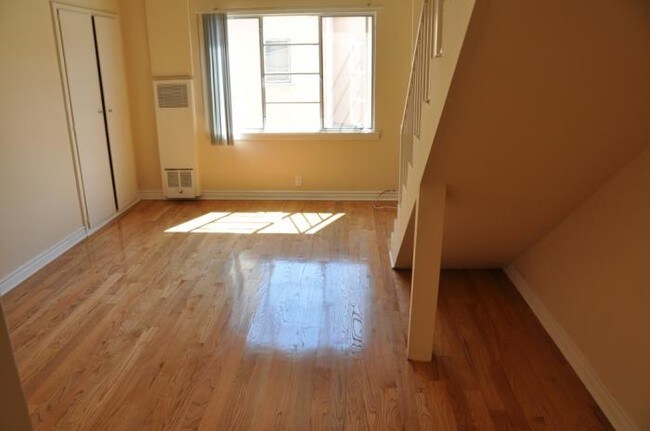 Building Photo - 1 bedroom in Los Angeles CA 90028