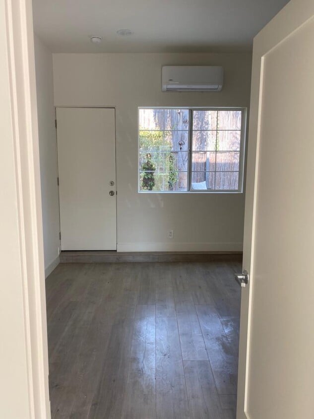 Building Photo - 1587 W 35th Pl