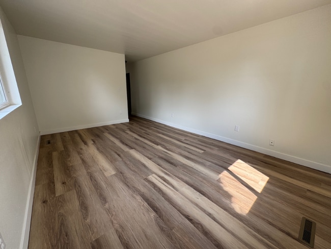 Building Photo - 806 Meeker St