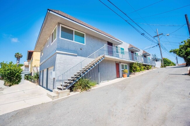 Building Photo - ESCALONES