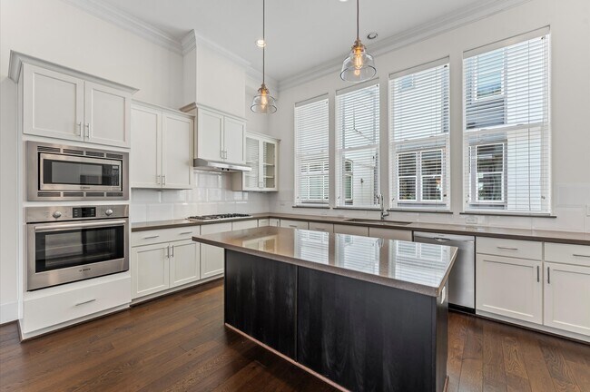 Foto del edificio - 9635 Riddlewood Ln