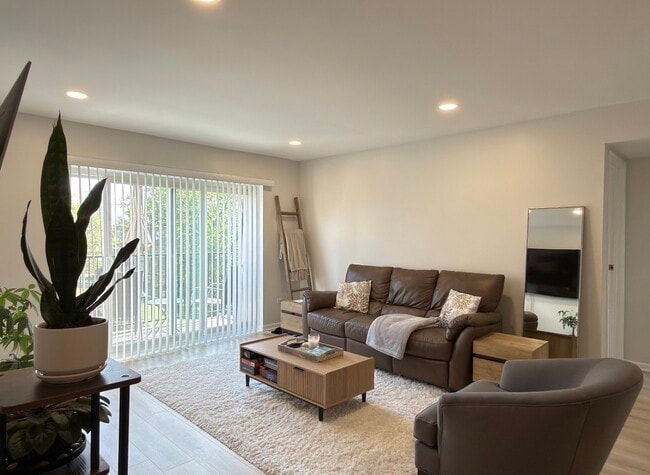 Building Photo - 9416 Bay Colony Dr