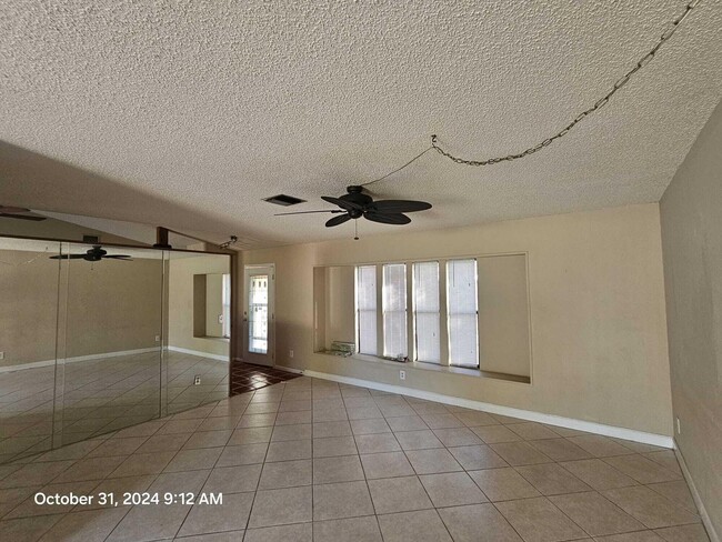 Foto del edificio - 788 SE River Ct