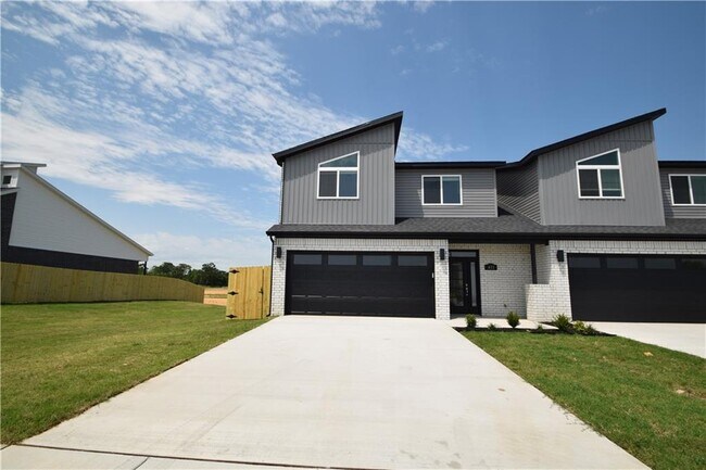 Building Photo - 451 Amethyst Rd