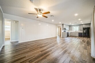 Building Photo - 2605 Leslie St